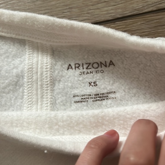 White “Santa Monica tennis club” sweater Arizona jean co size XS - Picture 2 of 2